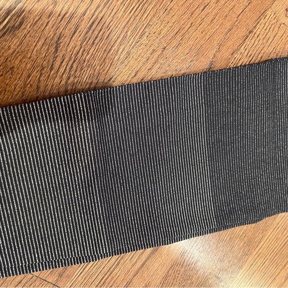 Lululemon Black and Silver Sparkle Ebb to Street TightLeggings Size 6 25’ - Picture 4 of 7